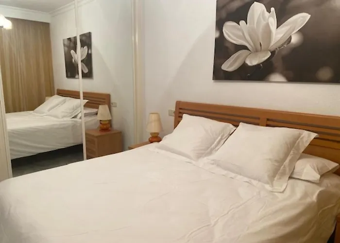 Апартаменти Marbella Sun Retreat • 3Br For 6 - Pass The Keys